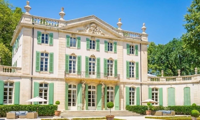 Sarrians Villa | Holiday chateau for rent,French chateau rental, Rental in Provence France, French chateau rental