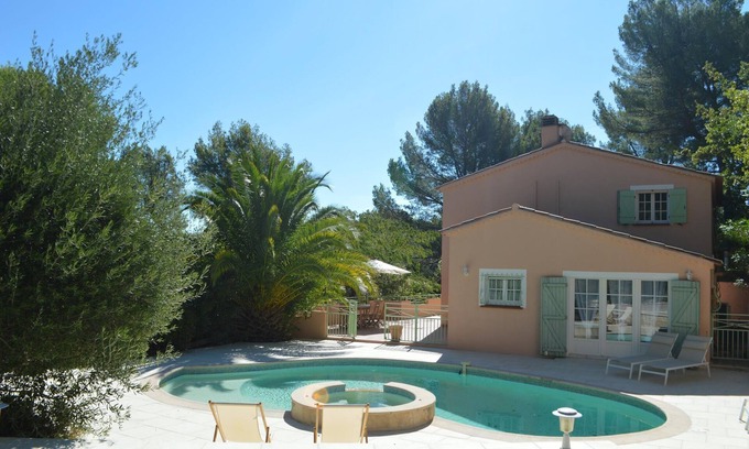Figanieres House | Holiday home with large garden and pool