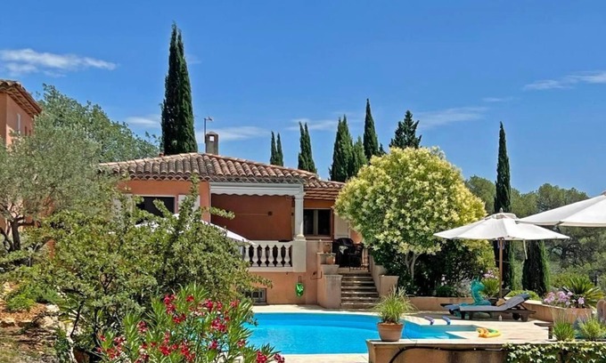 Lorgues House | Holiday house Lorgues for 1 - 8 persons with 4 bedrooms - Holiday home
