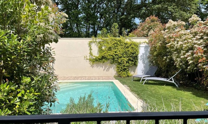 Uchaux House | Homerez - House for 6 ppl. with swimming-pool, jacuzzi and terrace at Uchaux