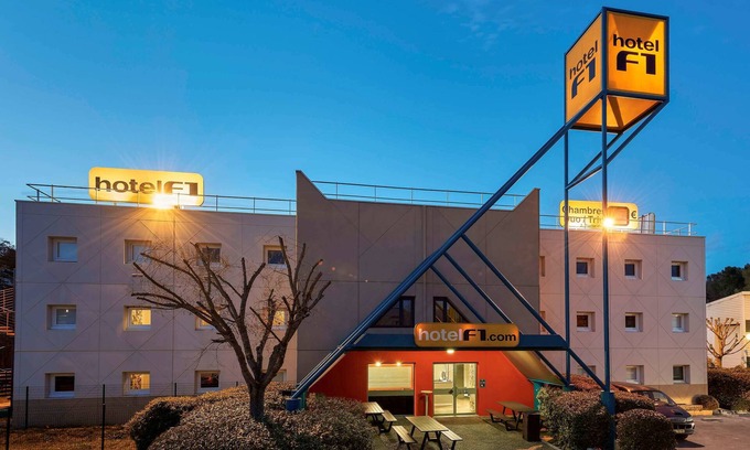 Orange Hotel | hotelF1 Orange Centre Échangeur A7 A9