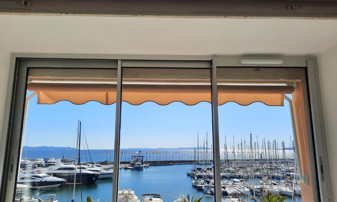 Toulon - Hyeres Apartment | Hyères port face à la mer parking privé