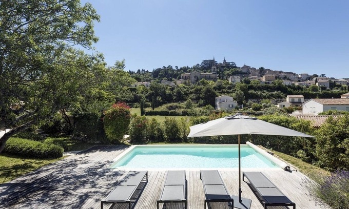 Bonnieux Villa | JDV Holidays - 4 bed villa with heated pool, A/C, garden and spectacular views