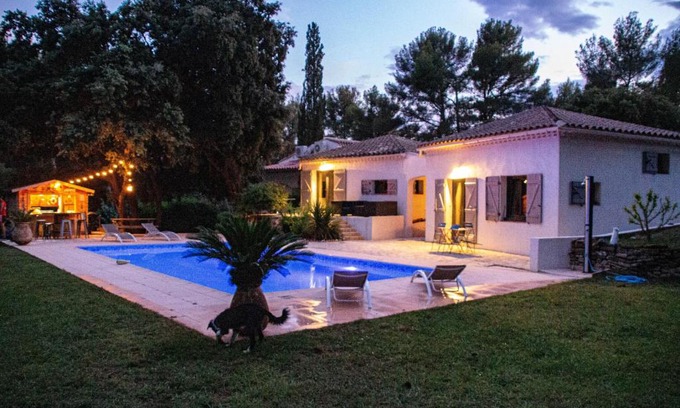 Le Castellet Cabin | La Carmagnole