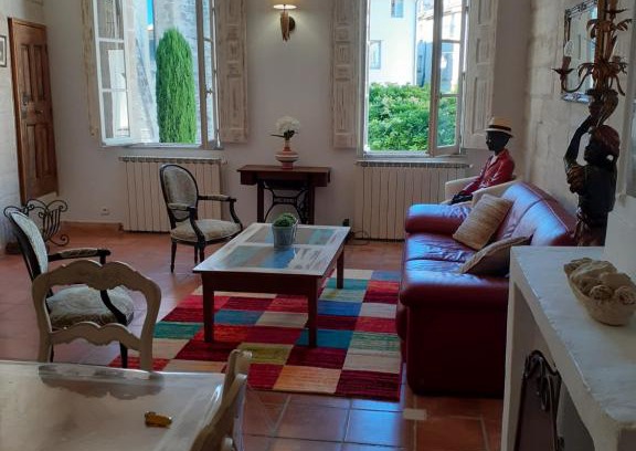 Villeneuve-les-Avignon Apartment | La Maison du Fort