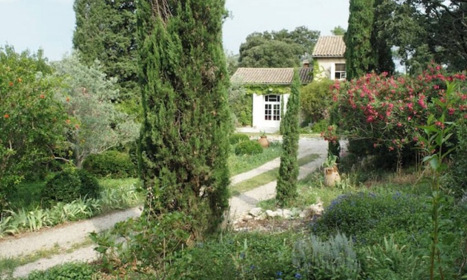Les Hauts de Villeneuve House | Large and beautiful air-conditioned family home Avignon short stay possible