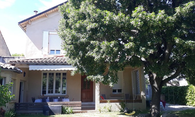Orange House | Large house with 5 bedrooms, sleeps 10 and 1 baby bed