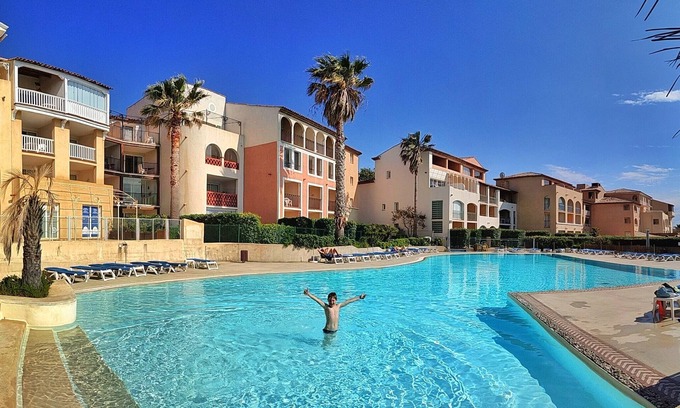 Six-Fours-les-Plages Apartment | Large terrace, 50m from beach with sea view + private pool