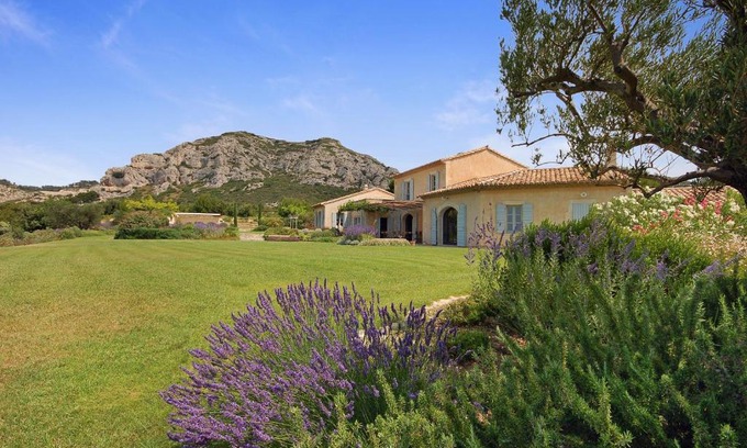 Les Baux-de-Provence Villa | Les Baux de Provence Villa Sleeps 12 Pool