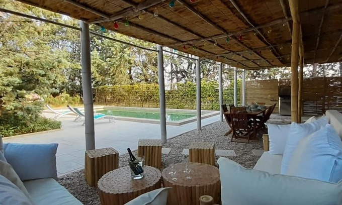 Meynes House | Magnifique coin de mas avec piscine privative