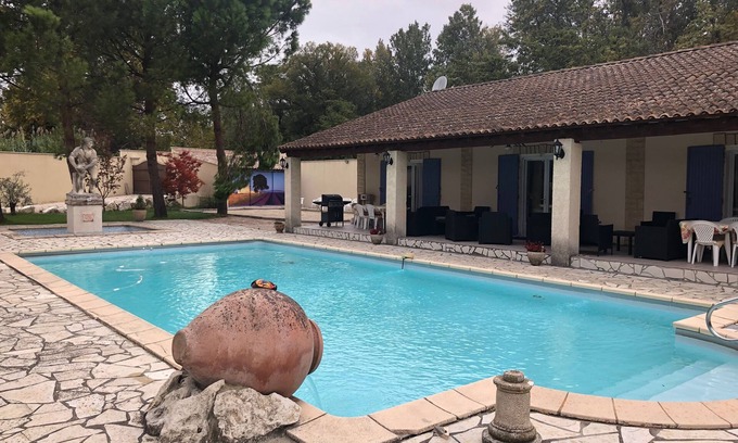 Noves House | Maison Avec Grande Piscine Individuelle