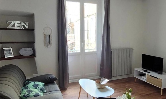 Orange Apartment | Nice studio in front of the ANTIQUE theater