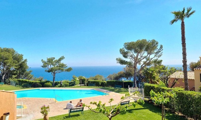 Saint-Mandrier-sur-Mer Apartment | Residenz CAP SOLEIL (sicher), Schwimmbäder, Tennis.
