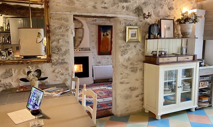 Vaison-la-Romaine House | Romantic town-house in centre of Vaison-la-romaine with 22 sqm outside terrace!