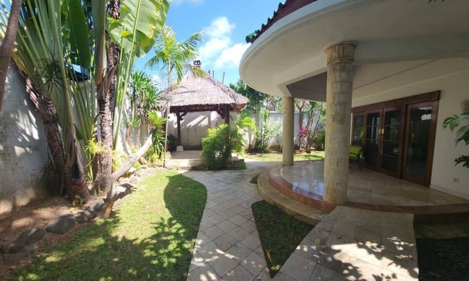 Sanur Villa | Sleeps Twelve. 6 bdm/6 bath. 5 min walk to beautiful Sanur beach