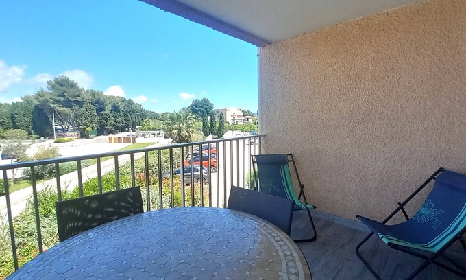 Miramar Apartment | Super Croisette T2 cabin, east-facing terrace, 50 m direct beach access, parking