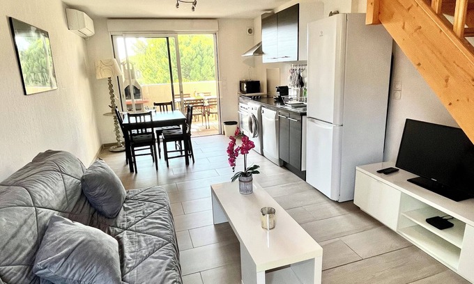 Saint-Cyr-sur-Mer Apartment | T2 apartment, 40 m2, fully air-conditioned, 350 m from the beach. Private parking