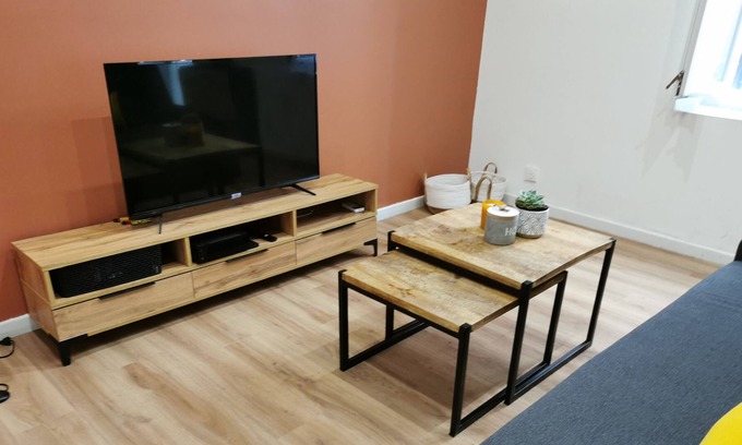 Baille Apartment | T2 with private terrace close to public transport