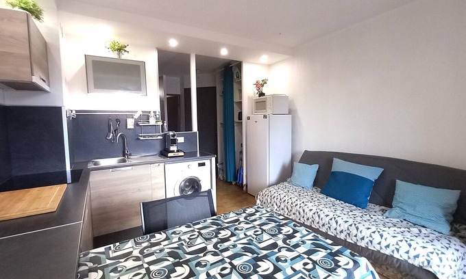 Miramar Apartment | T3 air-conditioned 100 m beach and port Miramar terrace and parking