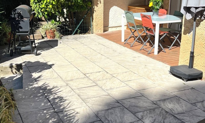 Saint-Cyr-sur-Mer Apartment | T3 air-conditioned apartment, terraces, 350m from the beach, possibility of private SPA