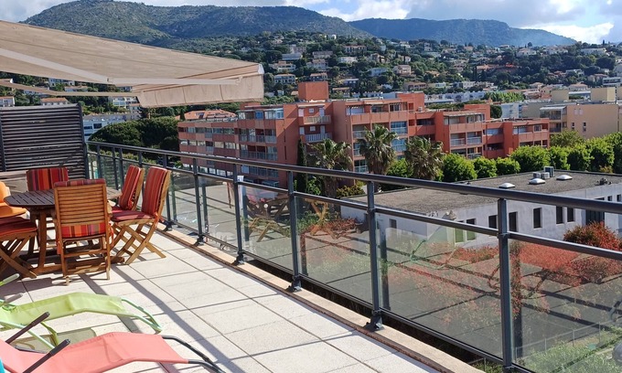 Le Lavandou Apartment | T3 Le Lavandou beach 500m, swimming pool, sea view, 80m² terraces