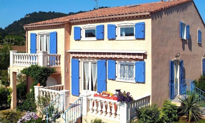 Vidauban House | Terraced House in Vidauban with Water Slides