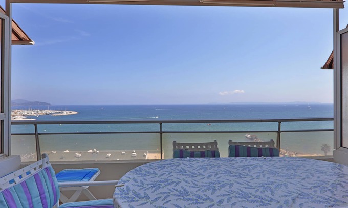 Le Lavandou Apartment | The most beautiful view over the Le Lavandou Bay! For 4 to 6 people