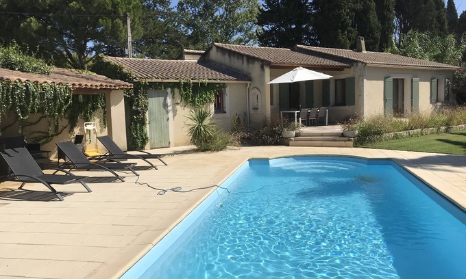 Cabannes House | The warblers house ground floor swimming pool accessibility pets