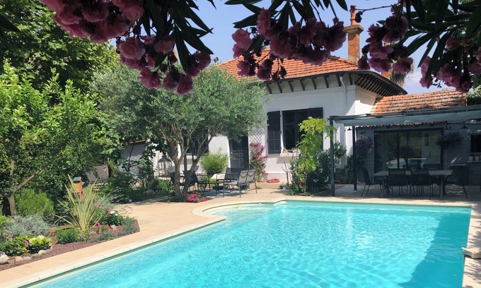 Les Bormettes Villa | Villa de Caractère au Calme à 300m des Plages et du Port Avec Piscine