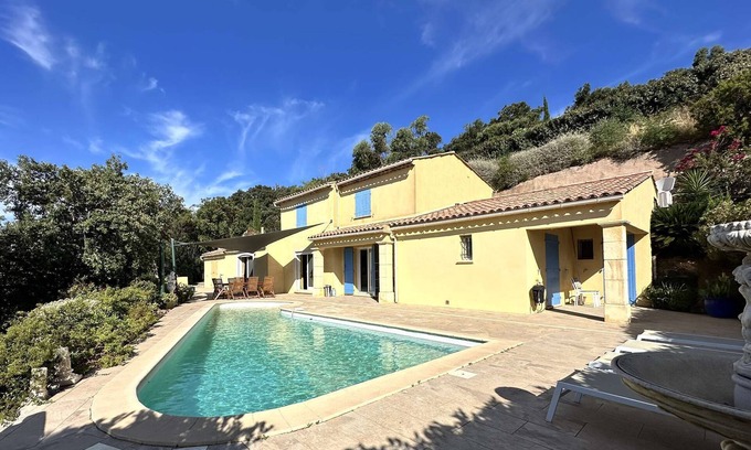 La Londe-les-Maures House | Villa for 8 people with heated pool and sea view