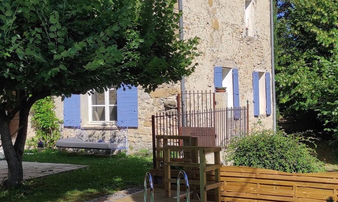 Entrechaux Villa | Villa 'Le Mas' with Mountain View, Private Pool and Wi-Fi