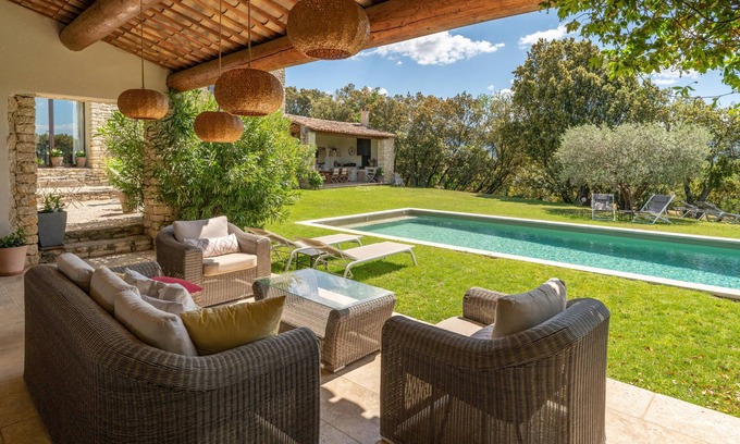 Gordes Villa | Villa 'Les Terrasses De Gordes' with Private Pool & Wi-Fi