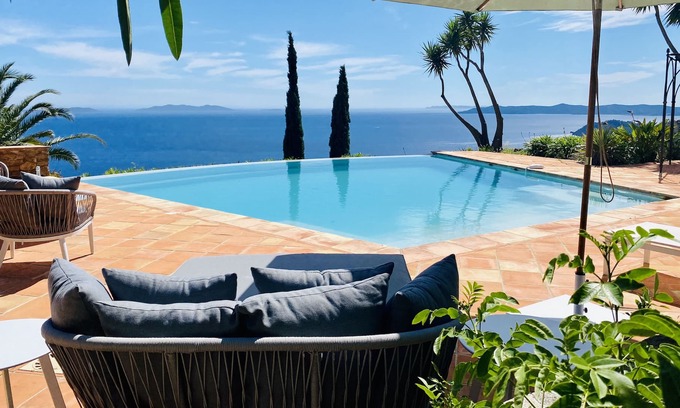 Le Rayol Villa | Villa with pool and panoramic sea view on the golden islands