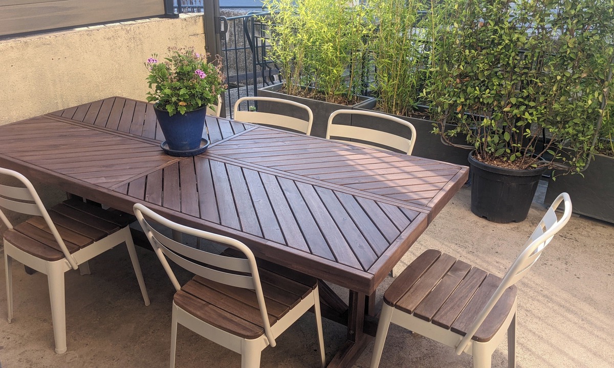 Le Thor Bed & Breakfast | Chambre Voltaire, terrace on the banks of the Sorgue