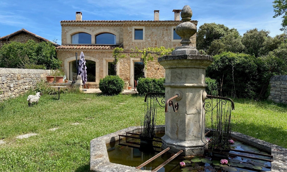 Jouques House | Maison de Campagne Spacieuse et Calme Avec Piscine