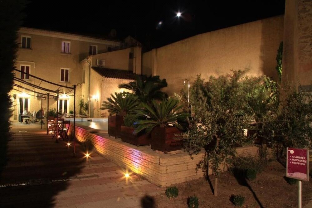 Photo of Buildings in Entraigues-sur-la-Sorgue