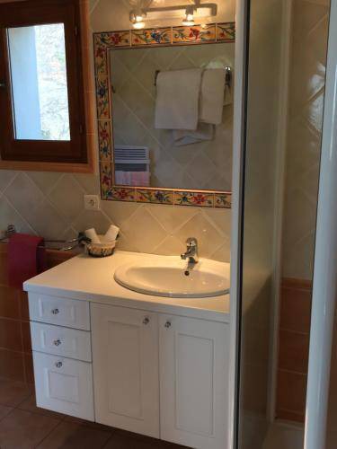 Photo of Bathroom in Plaisians
