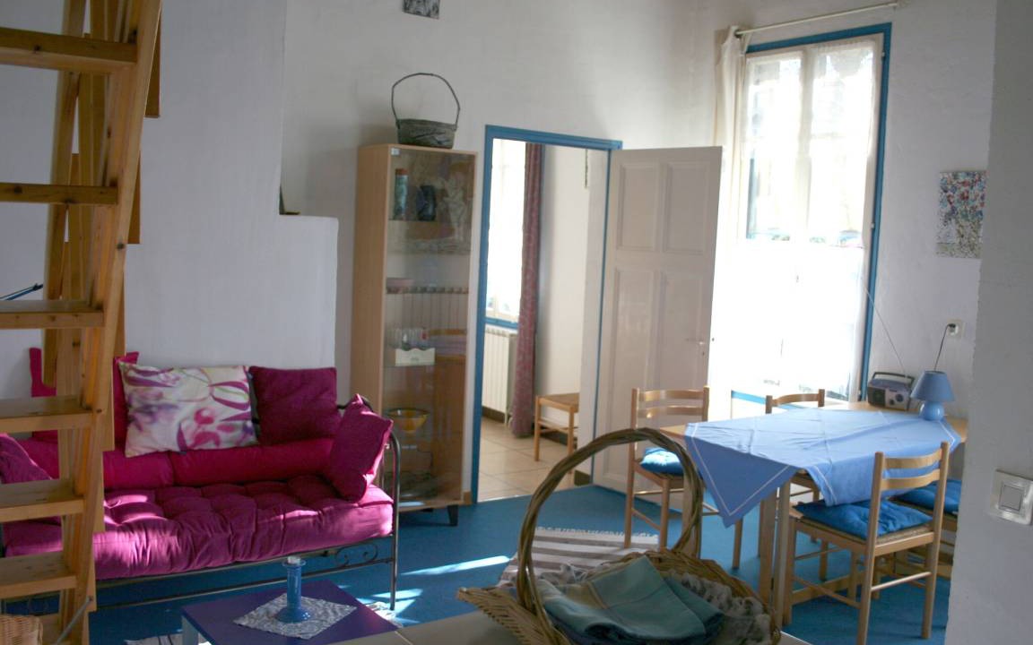 Photo of Others in Noves