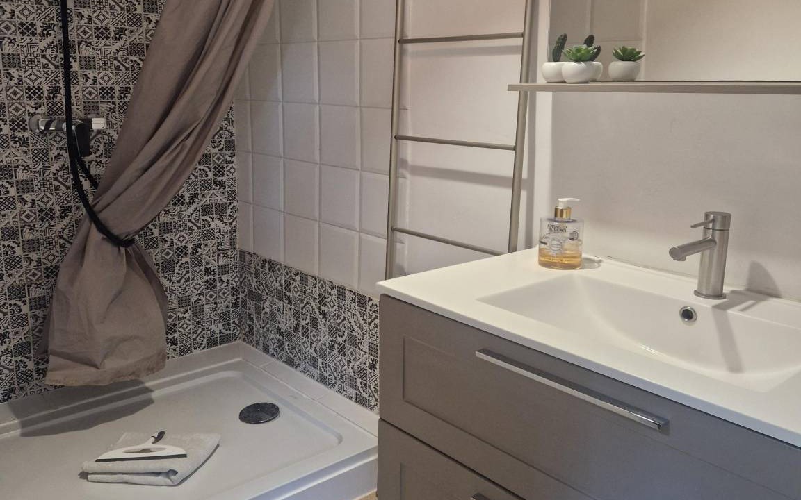 Photo of Bathroom in Faucon
