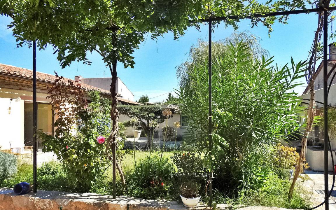 Photo of Others in Noves
