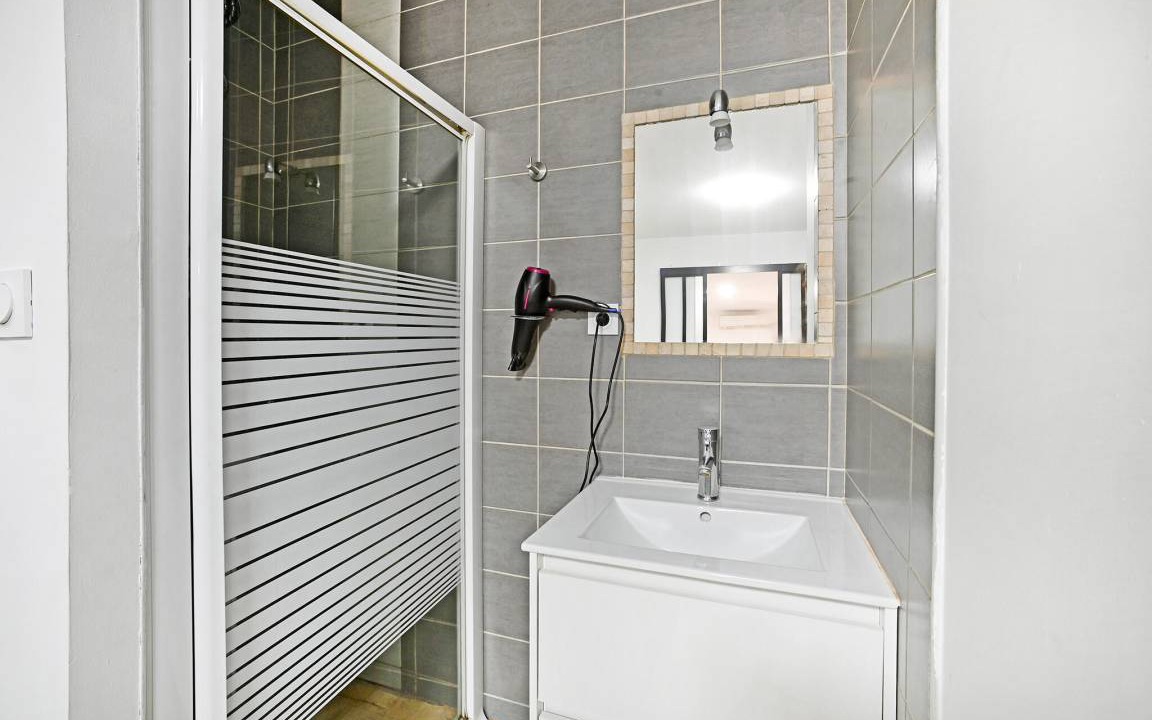 Photo of Bathroom in Jonquieres-Saint-Vincent