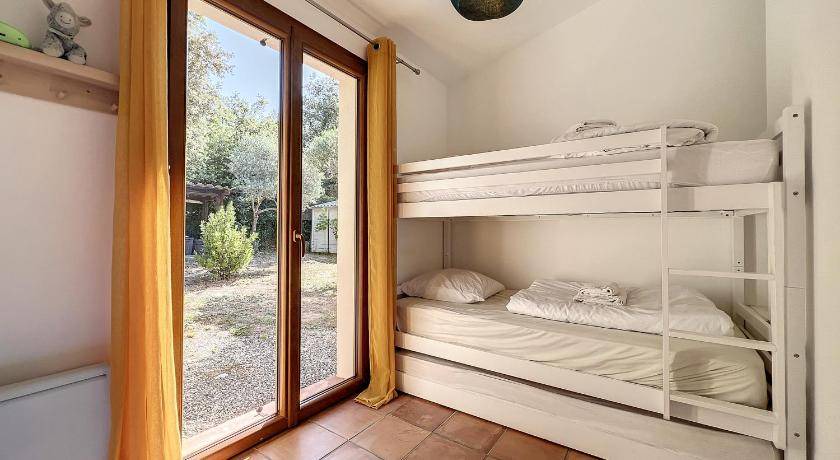 Photo of Bedroom in Regusse