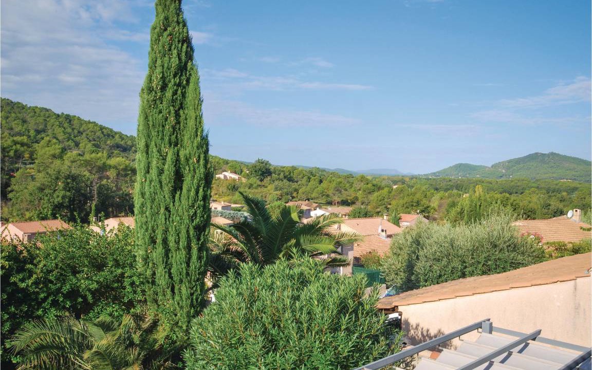 Photo of Others in Le Val