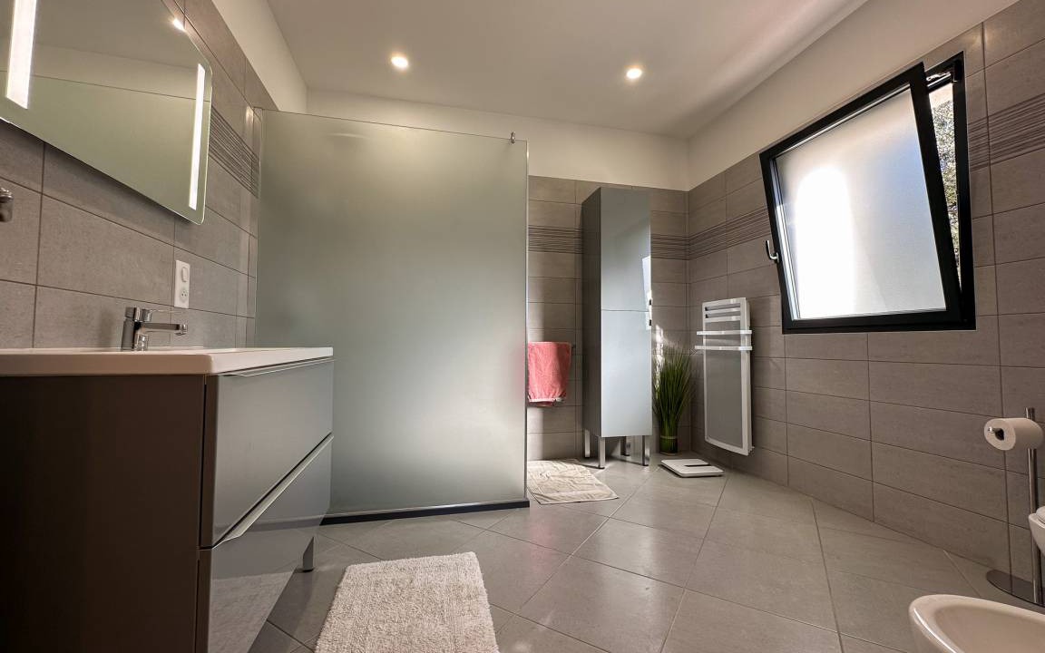 Photo of Bathroom in Saint-Restitut