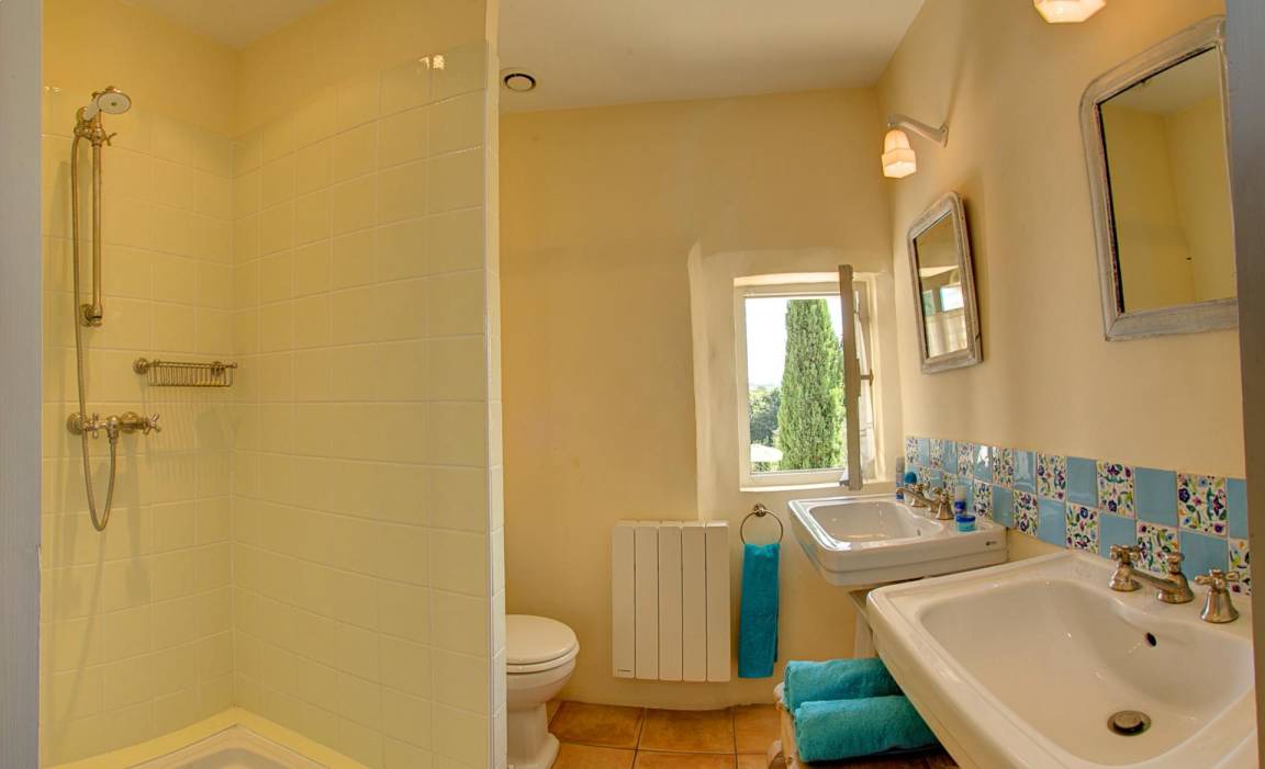 Photo of Bathroom in Caromb