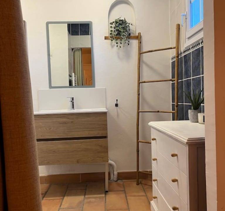 Photo of Bathroom in Lagnes