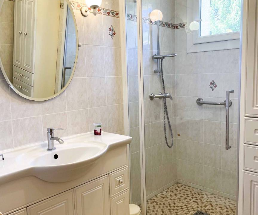 Photo of Bathroom in Sablet