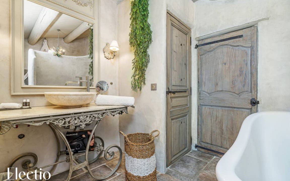 Photo of Bathroom in Oppede