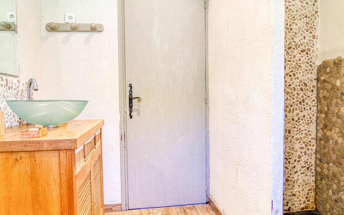 Photo of Bathroom in Figanieres