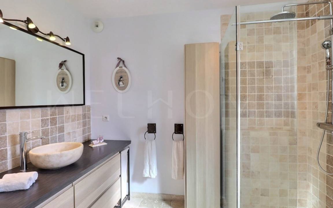 Photo of Bathroom in Saint-Cannat